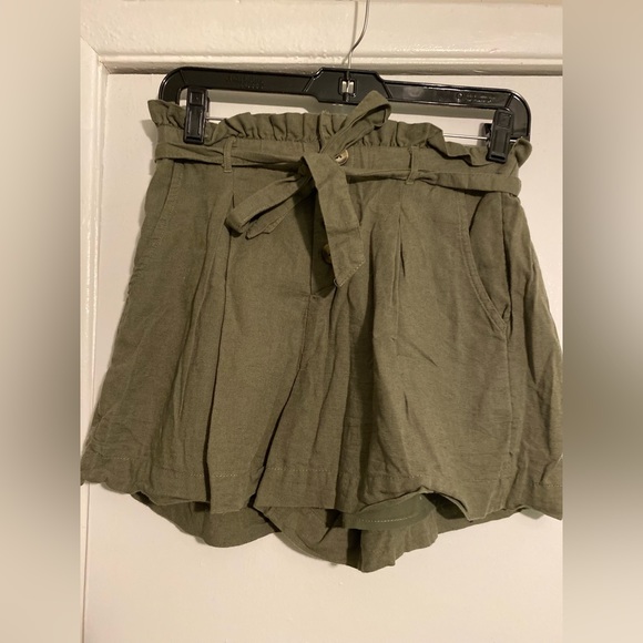 American Eagle Green Paper Bag Shorts - Picture 3 of 9